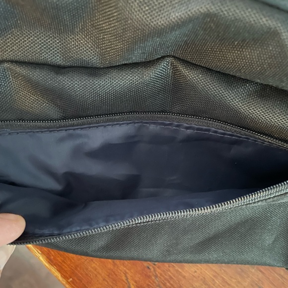 NICE “GIVENCHY PARFUMS” TOILETRIES BAG WITH DUAL POCKETS AND ZIPS CLEAN & MINT! - Picture 11 of 15